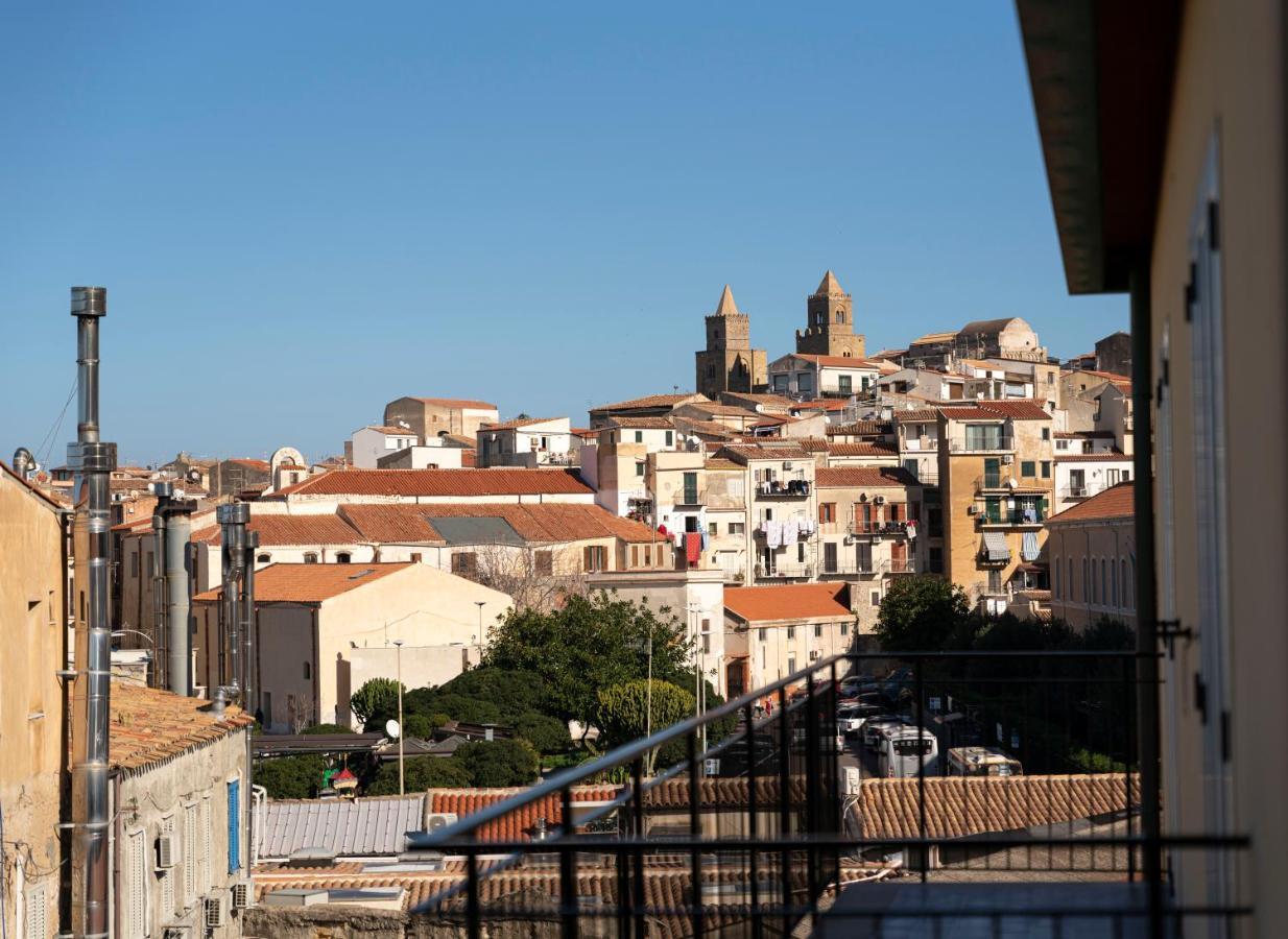 تْشيفالو B&B Le Suites Di Costanza المظهر الخارجي الصورة