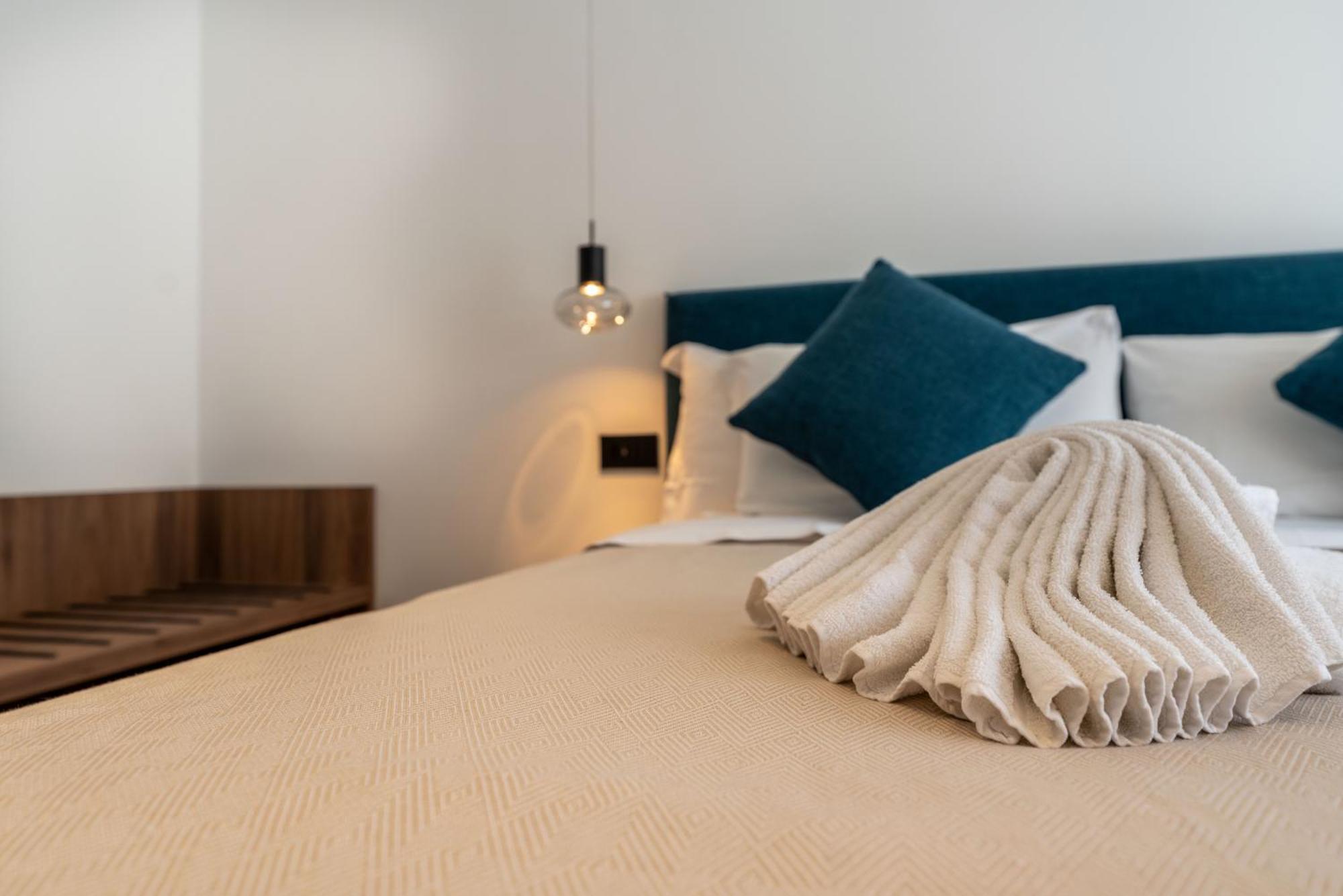 تْشيفالو B&B Le Suites Di Costanza المظهر الخارجي الصورة